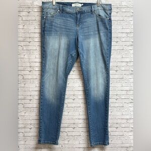 TORRID Womens Size 16 Light Wash Jeans Straight Leg Denim Pants